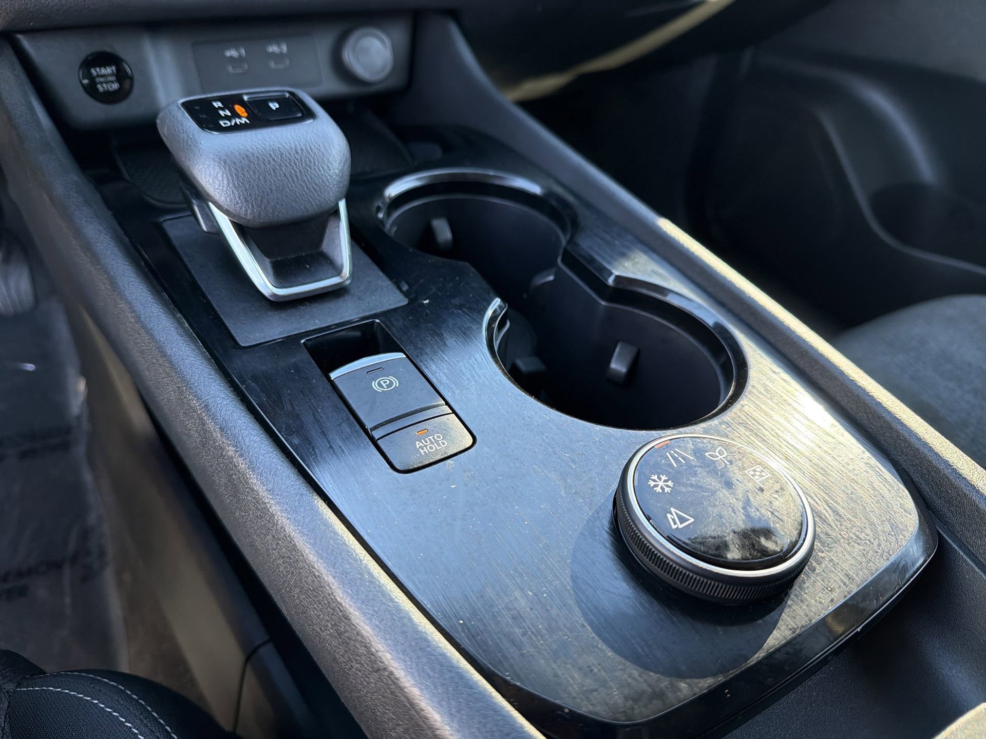 Used 2024 Nissan Rogue SV image 18