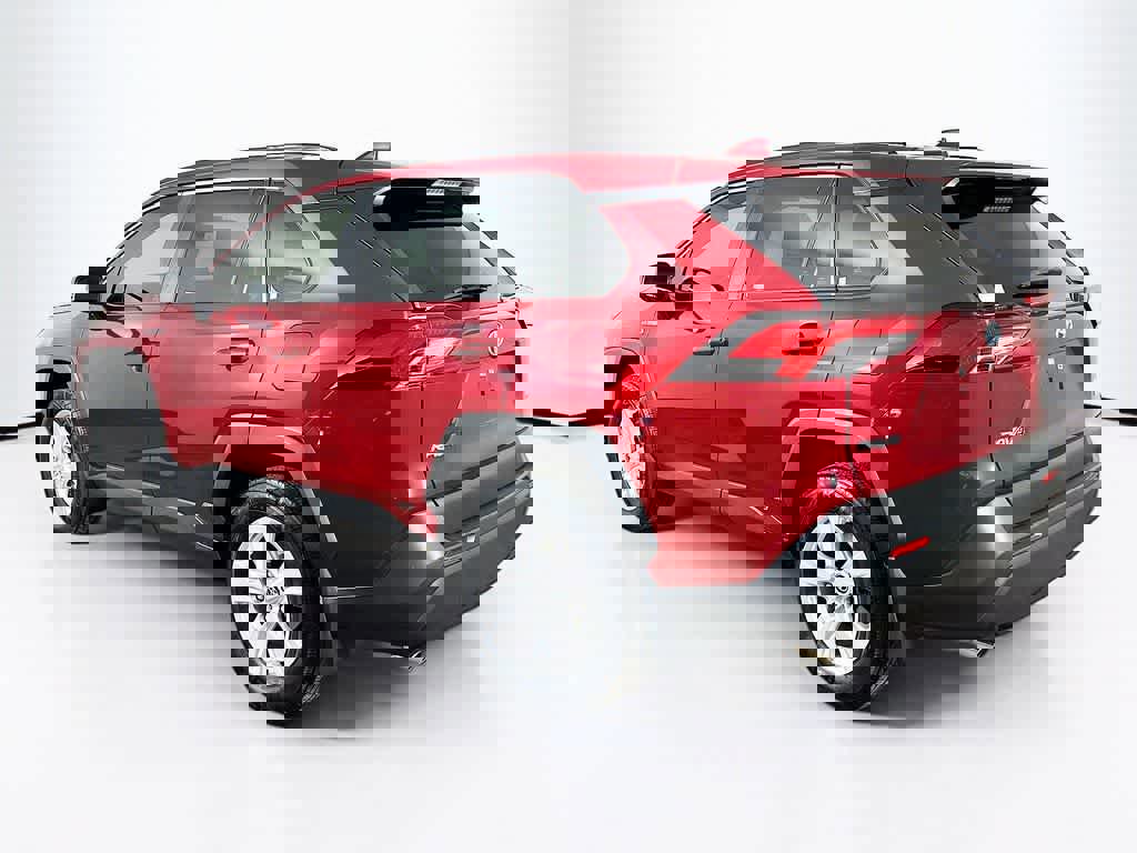 Used 2021 Toyota RAV4 LE image 3