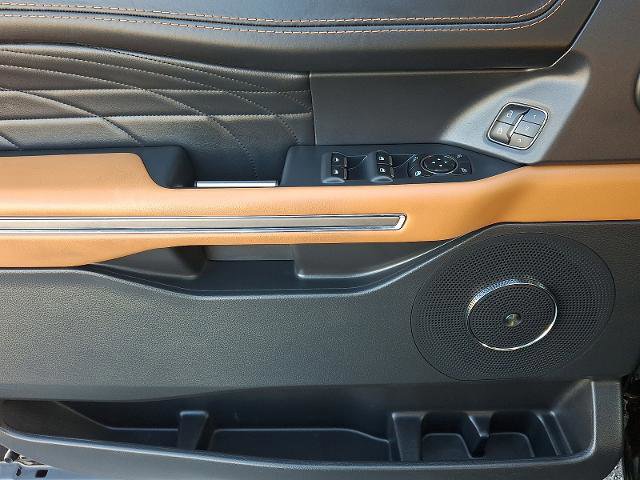Certified 2022 Ford Expedition Platinum image 13