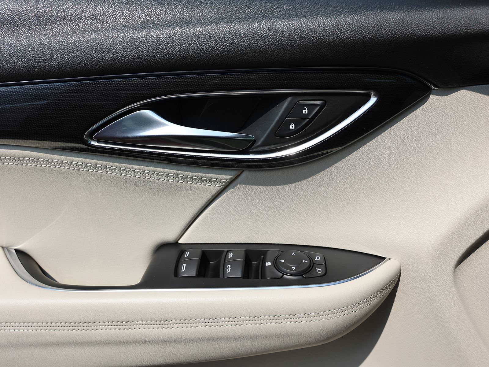 Used 2022 Buick Envision Preferred AWD/4WD image 34