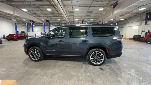 Used 2023 Jeep Wagoneer Series III w/ Premium Group I AWD/4WD image 7