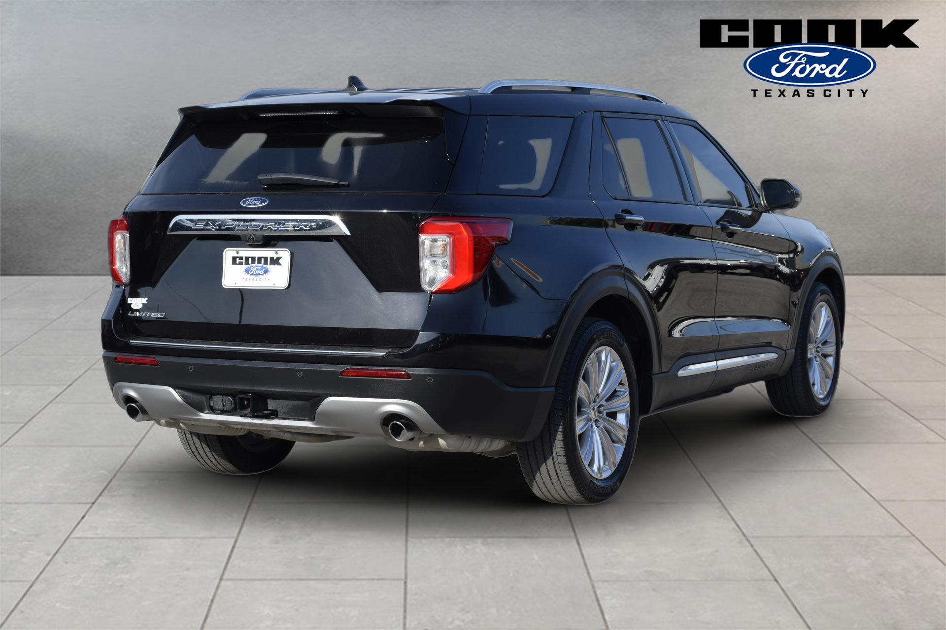 Certified 2023 Ford Explorer Limited w/ Limited Technology Package RWD image 3