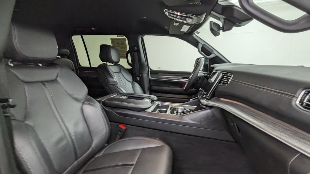 Used 2024 Jeep Wagoneer Series III image 44