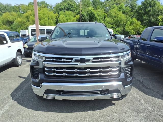 Used 2022 Chevrolet Silverado 1500 LTZ w/ LTZ Premium Package AWD/4WD image 3