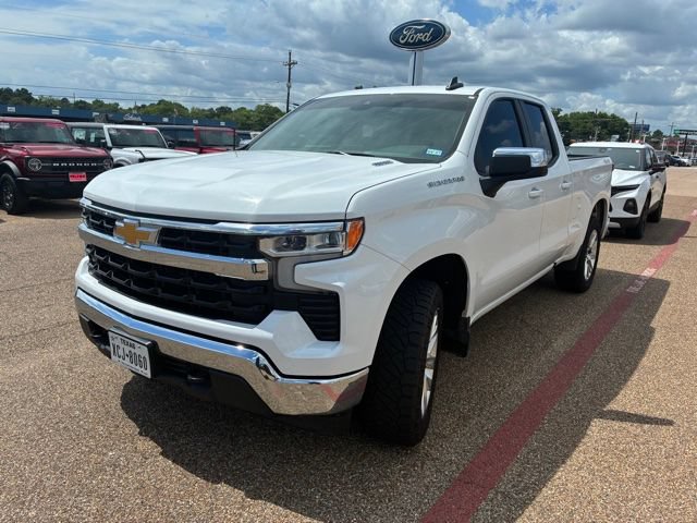 Used 2024 Chevrolet Silverado 1500 LT AWD/4WD image 3