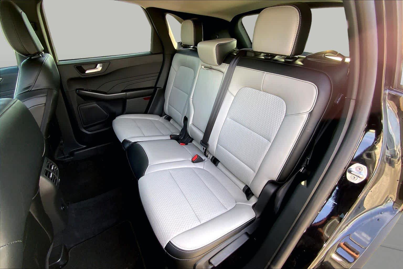 Certified 2025 Ford Escape SE FWD image 42