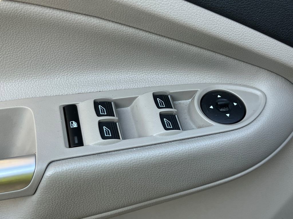 Certified 2019 Ford Escape SE FWD image 30