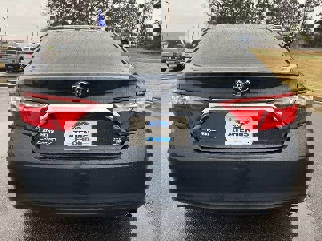 Used 2017 Toyota Camry XLE image 4