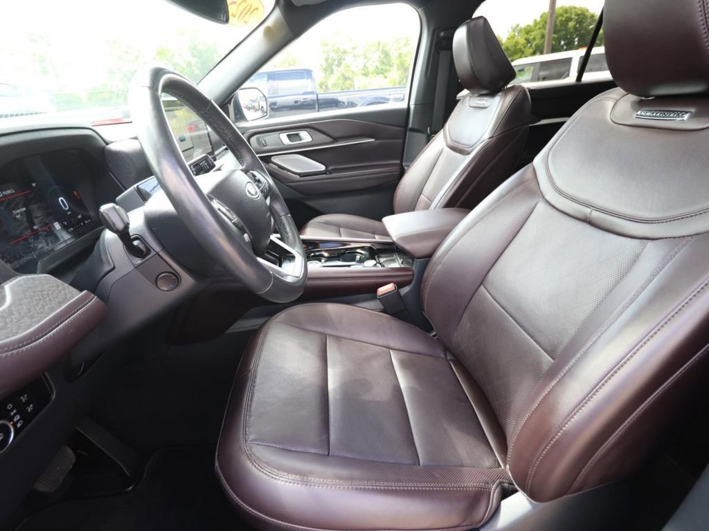 Certified 2025 Ford Explorer Platinum image 8