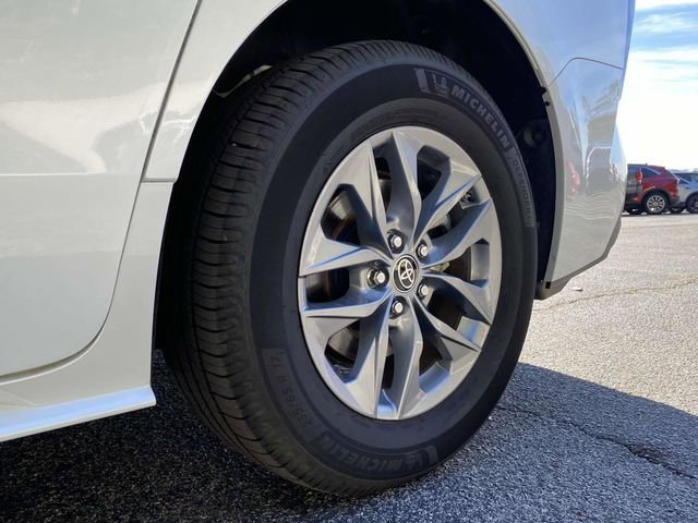 Used 2022 Toyota Sienna XLE image 11