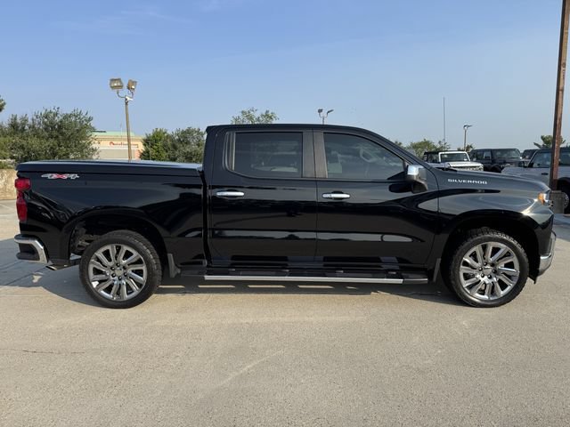 Used 2022 Chevrolet Silverado 1500 LT AWD/4WD image 7