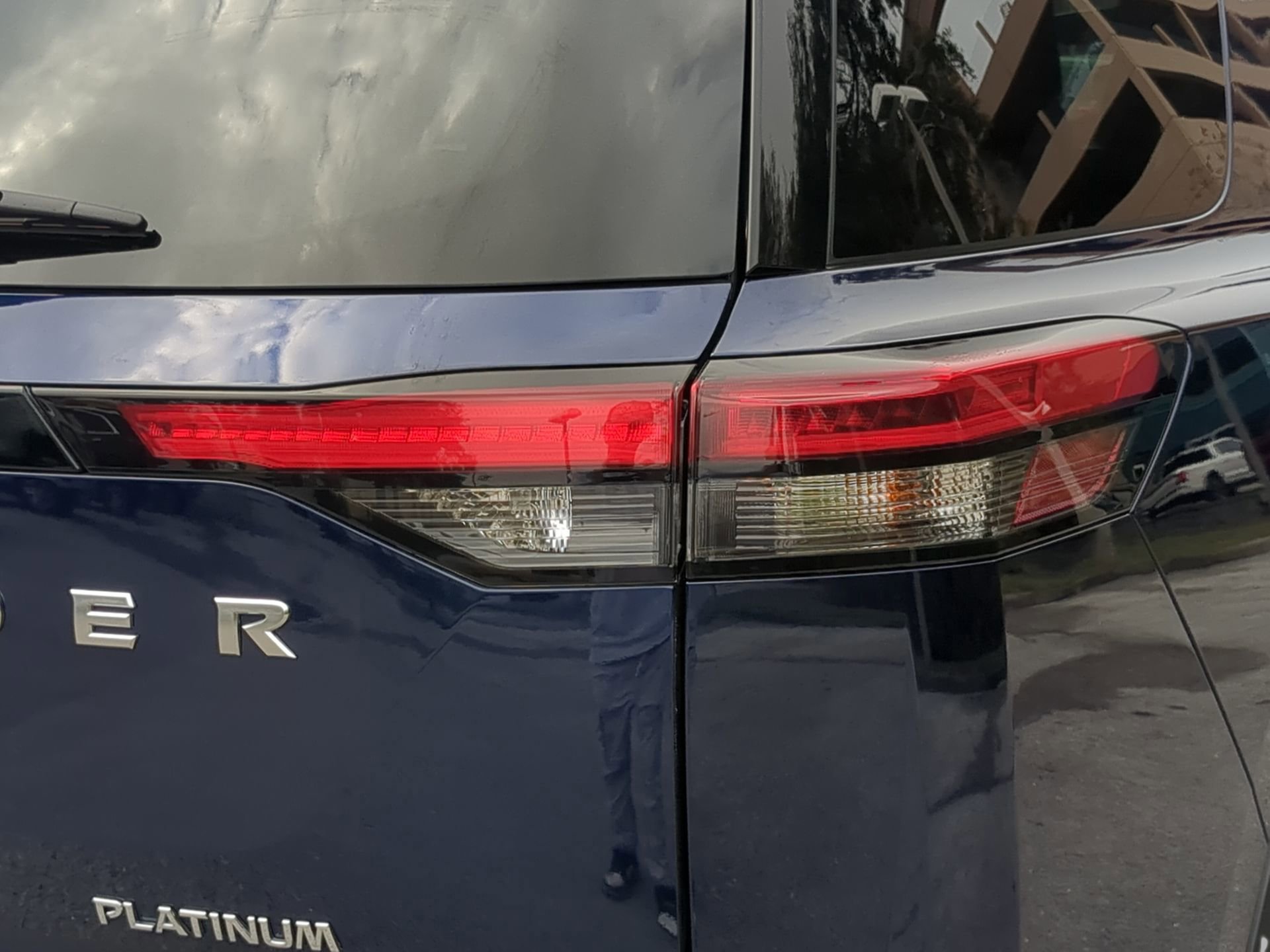 Used 2024 Nissan Pathfinder Platinum image 37