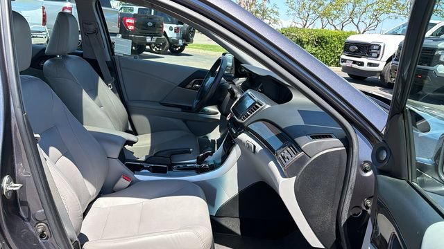 Used 2017 Honda Accord EX-L image 11