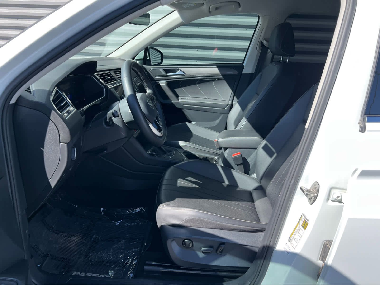 Used 2022 Volkswagen Tiguan SE image 27