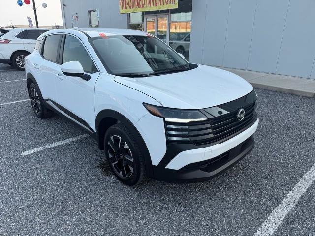 Used 2025 Nissan Kicks SV AWD/4WD image 2