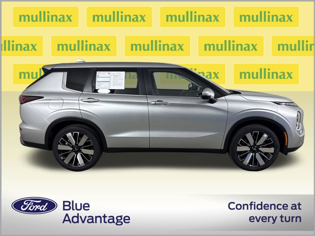 Used 2026 Mitsubishi Outlander SE FWD image 2