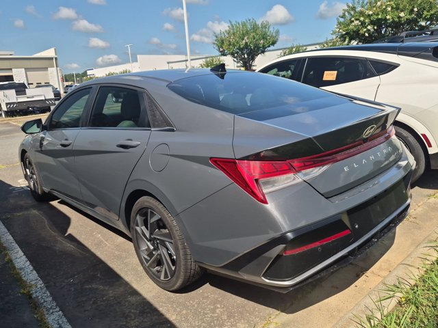 Used 2024 Hyundai Elantra Limited FWD image 4