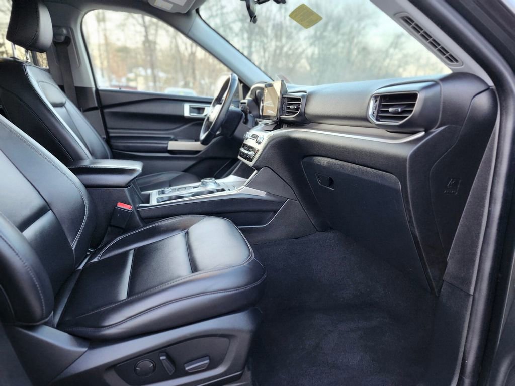 Certified 2022 Ford Explorer XLT w/ Equipment Group 202A image 11