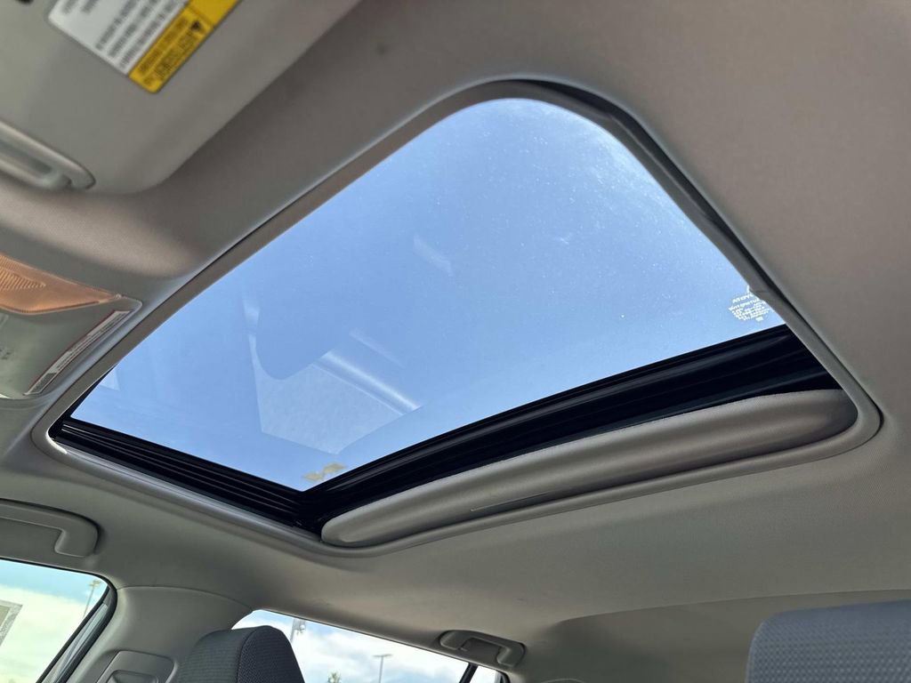 Used 2019 Toyota RAV4 XLE FWD image 23