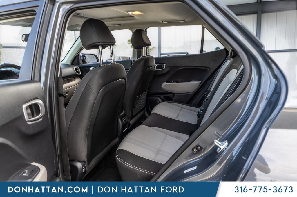 Used 2025 Hyundai Venue SEL FWD image 19