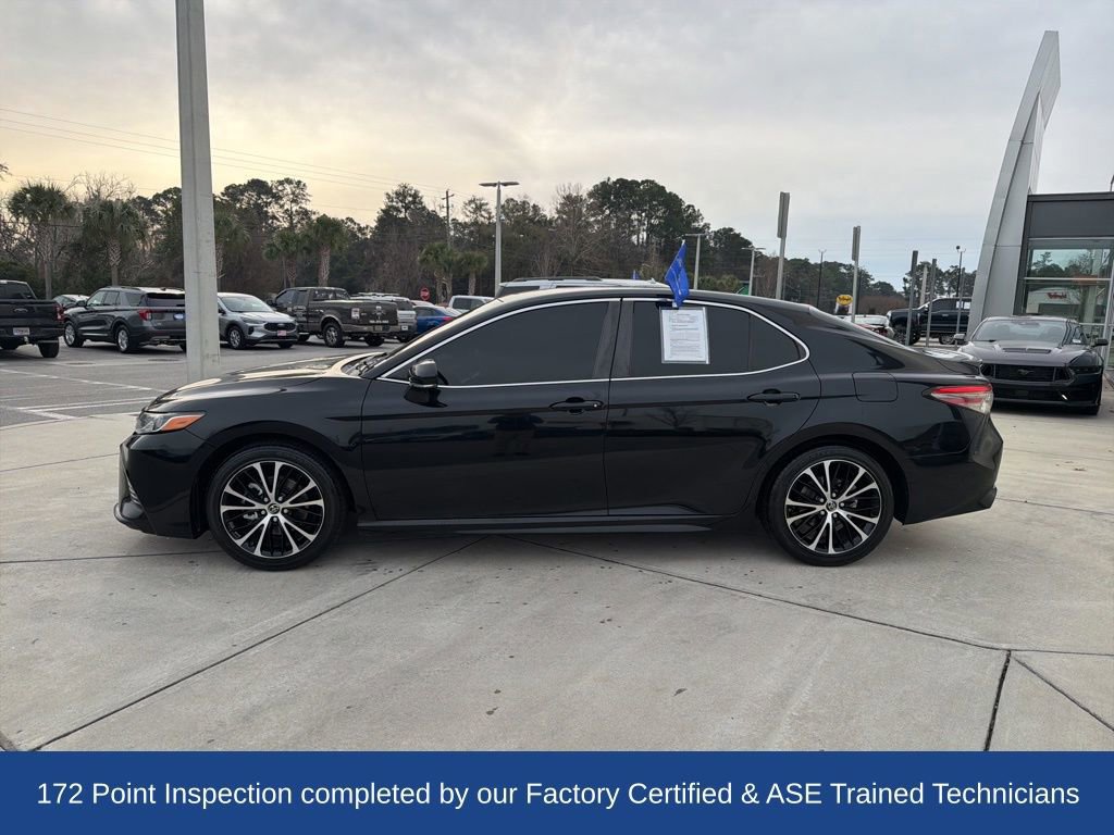 Used 2018 Toyota Camry SE image 2