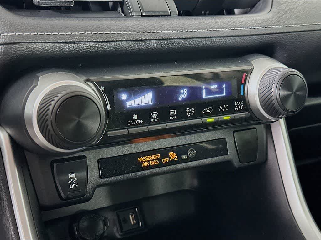 Used 2019 Toyota RAV4 LE FWD image 18