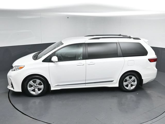 Used 2018 Toyota Sienna LE FWD image 44