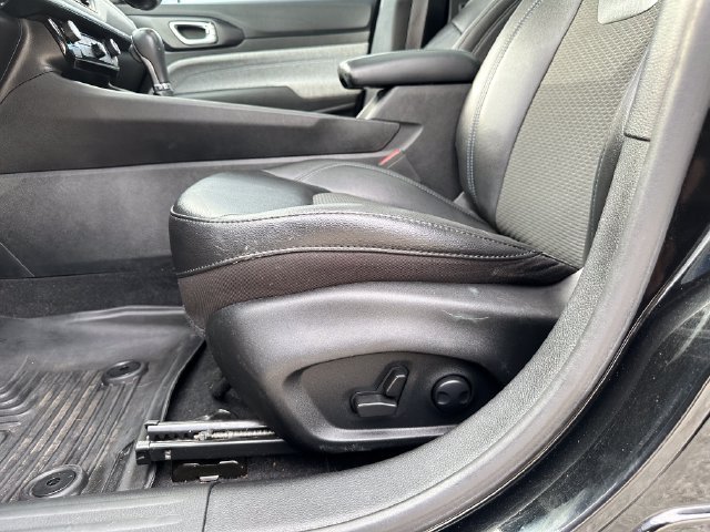 Used 2022 Jeep Compass Latitude w/ Sun and Sound Group FWD image 12