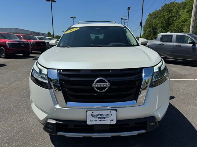 Used 2023 Nissan Pathfinder Platinum AWD/4WD image 2