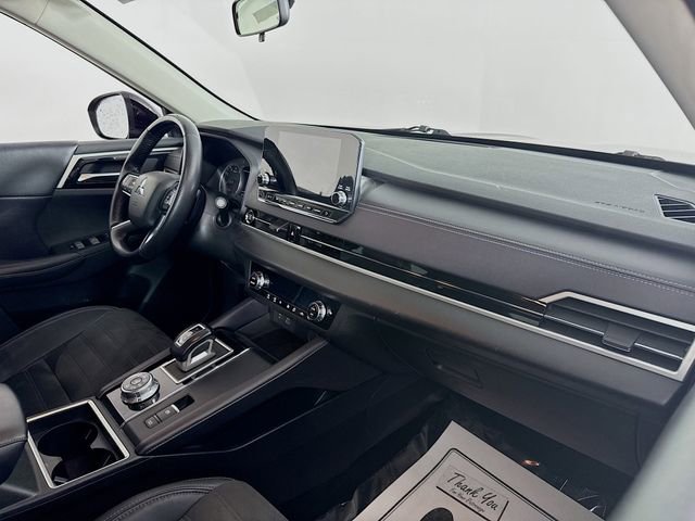 Used 2023 Mitsubishi Outlander SE image 28