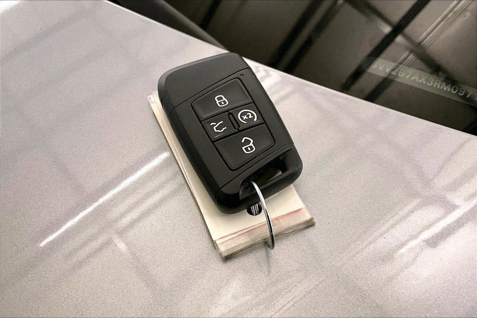 Used 2024 Volkswagen Tiguan SE image 11