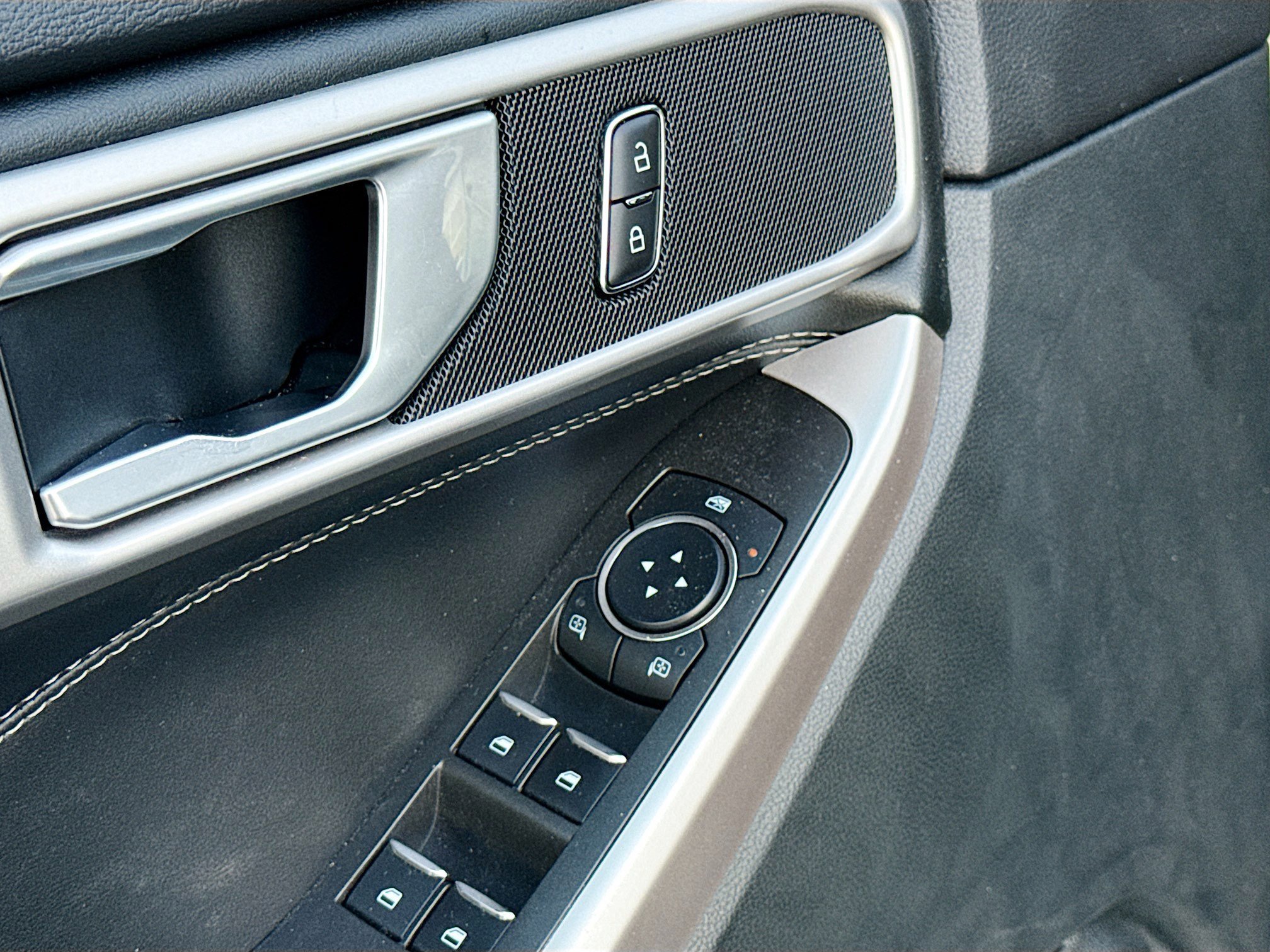 Certified 2023 Ford Explorer XLT w/ Class IV Trailer Tow Package image 11