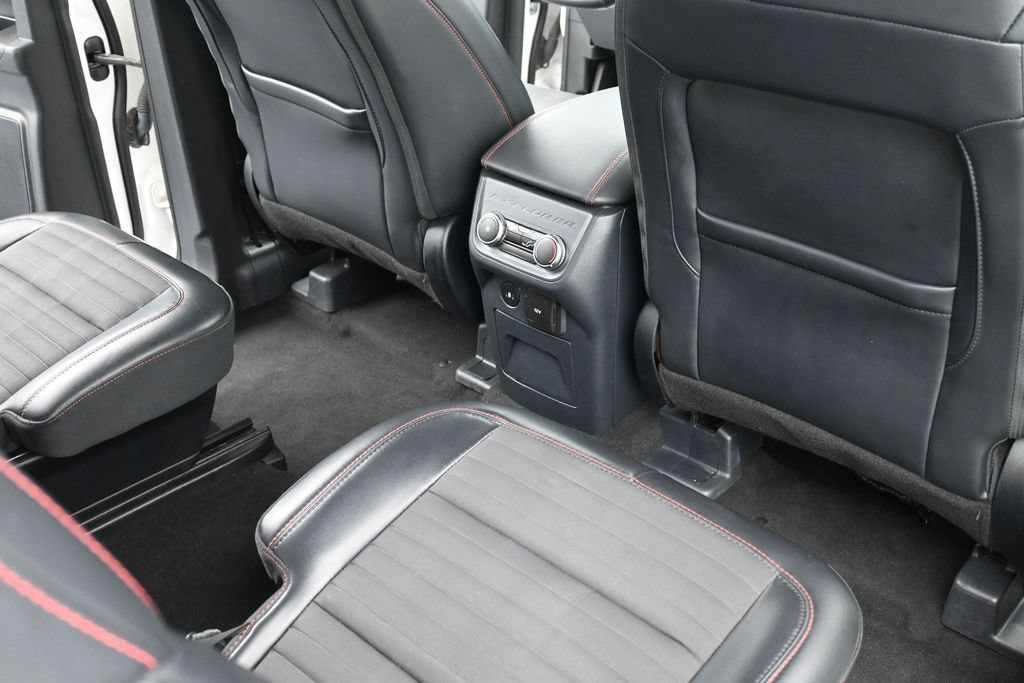 Certified 2025 Ford Explorer ST-Line AWD/4WD image 11