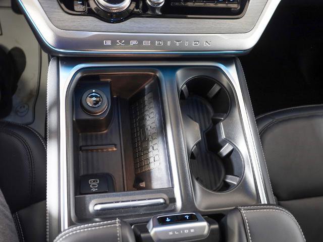 Certified 2025 Ford Expedition Platinum image 17
