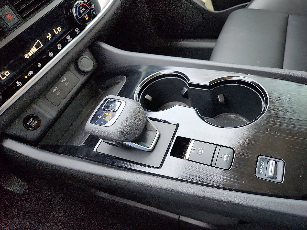 Used 2025 Nissan Rogue SV w/ SV Premium Package FWD image 12