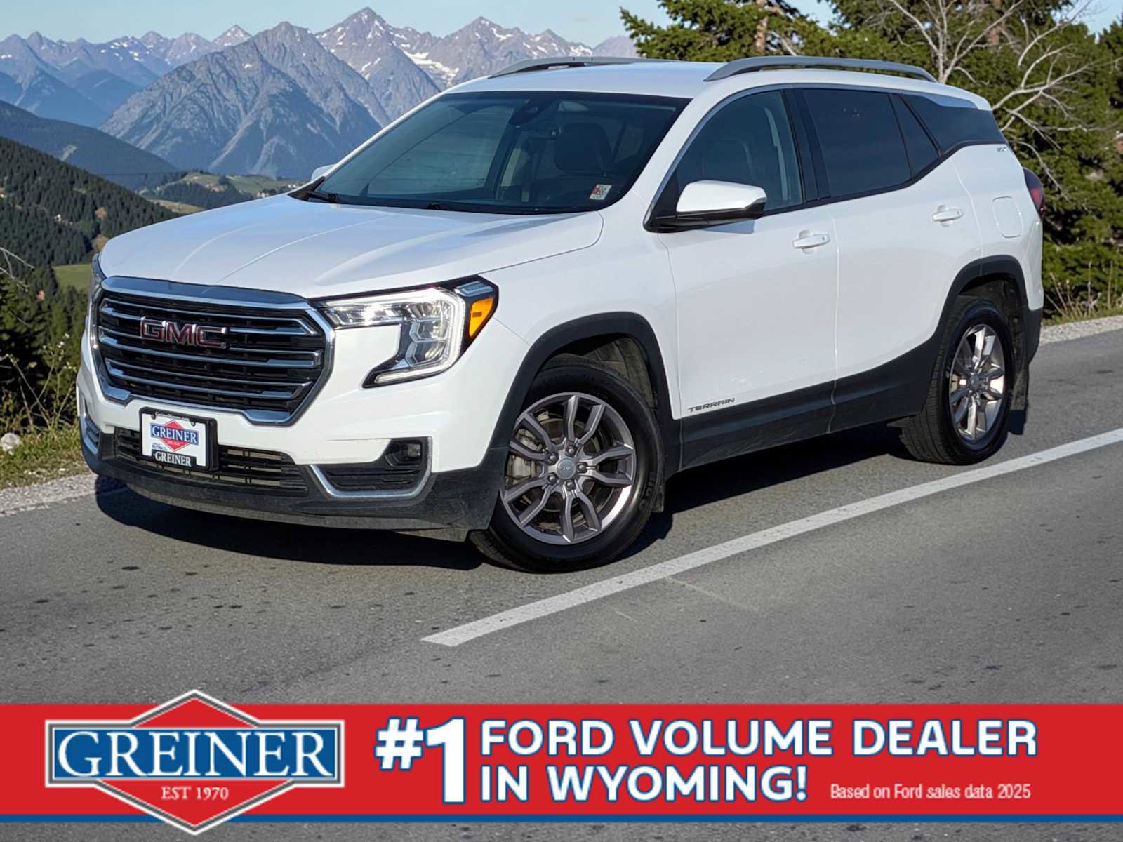 Used 2022 GMC Terrain SLT AWD/4WD image 1