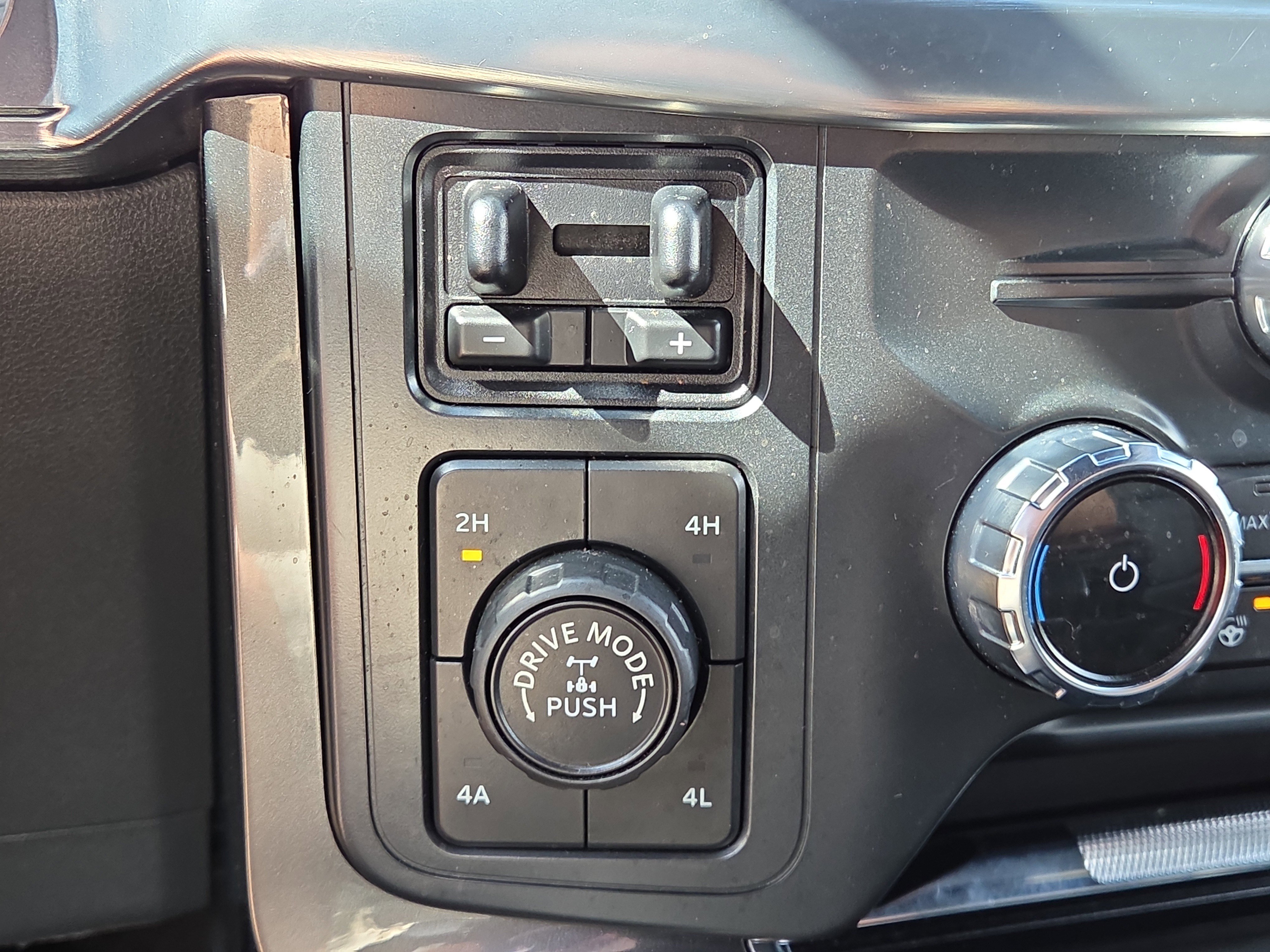 Certified 2022 Ford F150 Lariat w/ Equipment Group 502A High image 26