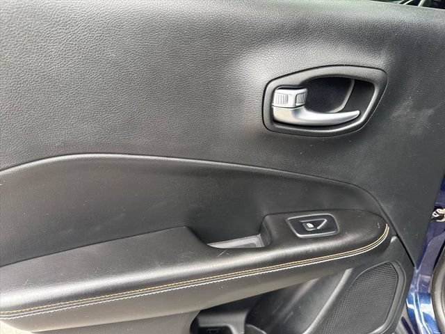 Used 2018 Jeep Compass Latitude w/ Cold Weather Group AWD/4WD image 16