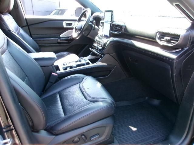 Certified 2022 Ford Explorer Platinum w/ Equipment Group 601A AWD/4WD image 4