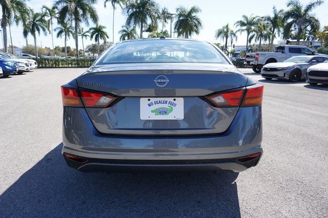 Used 2025 Nissan Altima 2.5 SV image 2