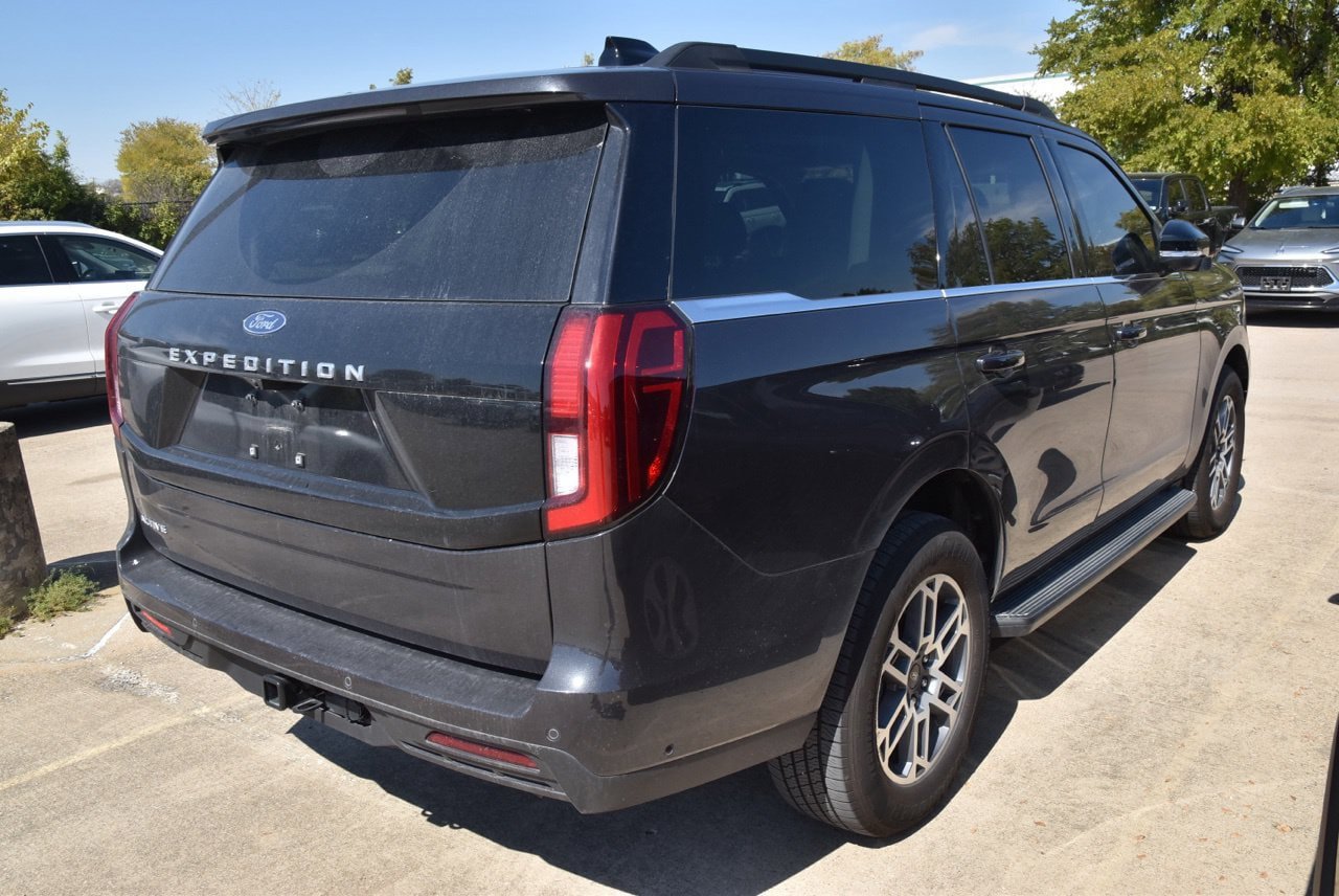 Certified 2025 Ford Expedition Active RWD image 5