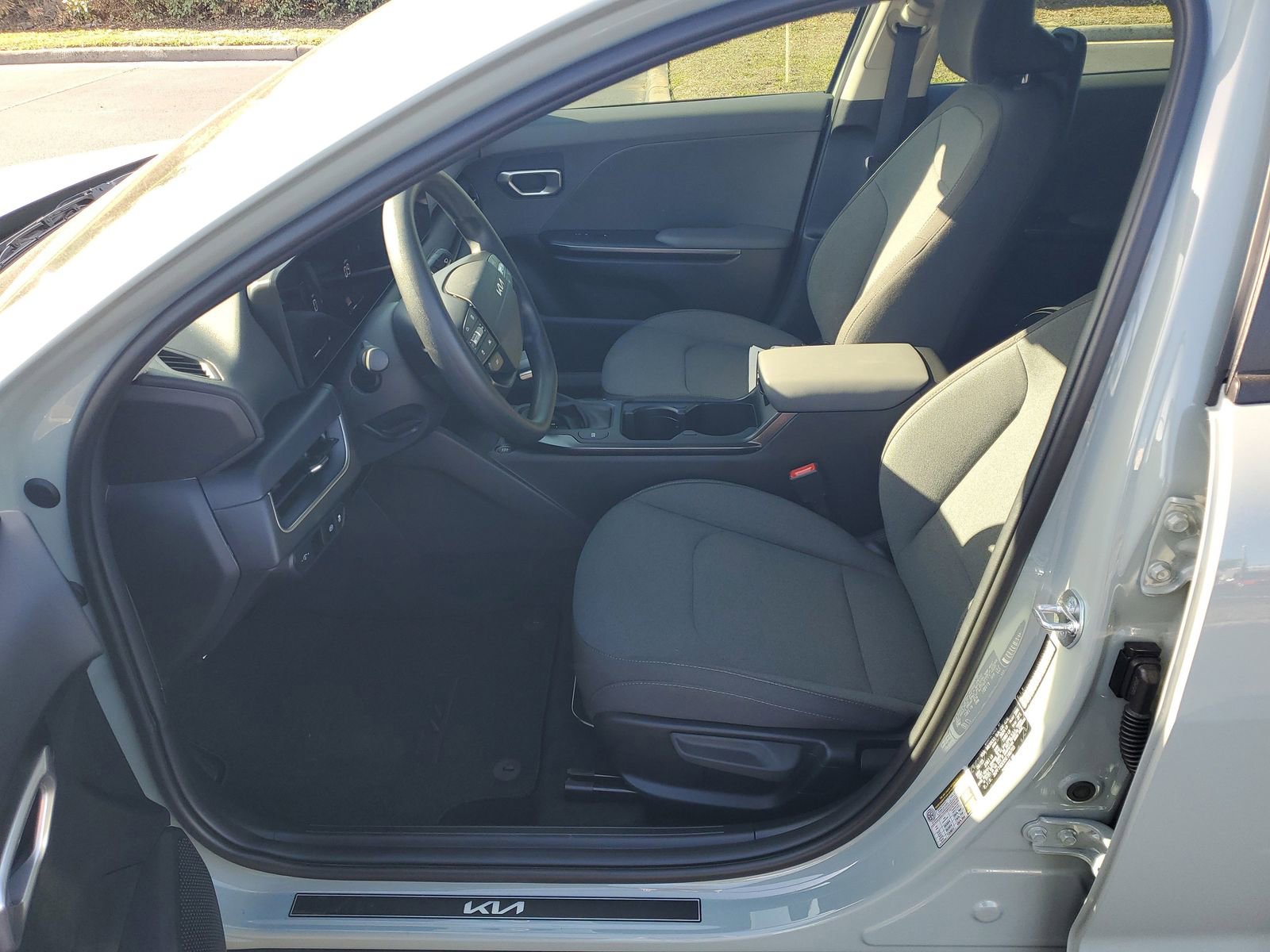 Used 2025 Kia K4 LXS image 16