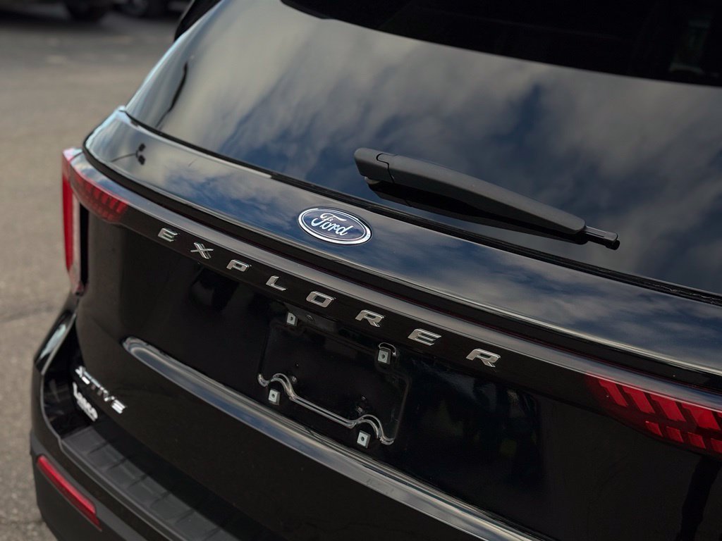 Certified 2025 Ford Explorer Active AWD/4WD image 40