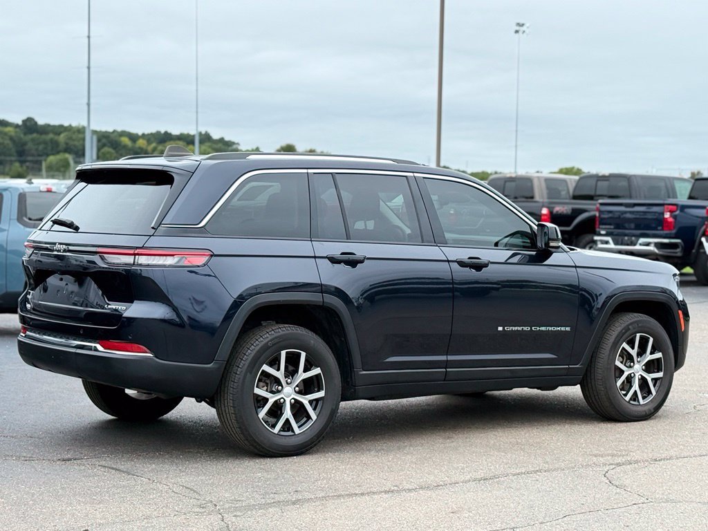 Used 2023 Jeep Grand Cherokee Limited AWD/4WD image 37