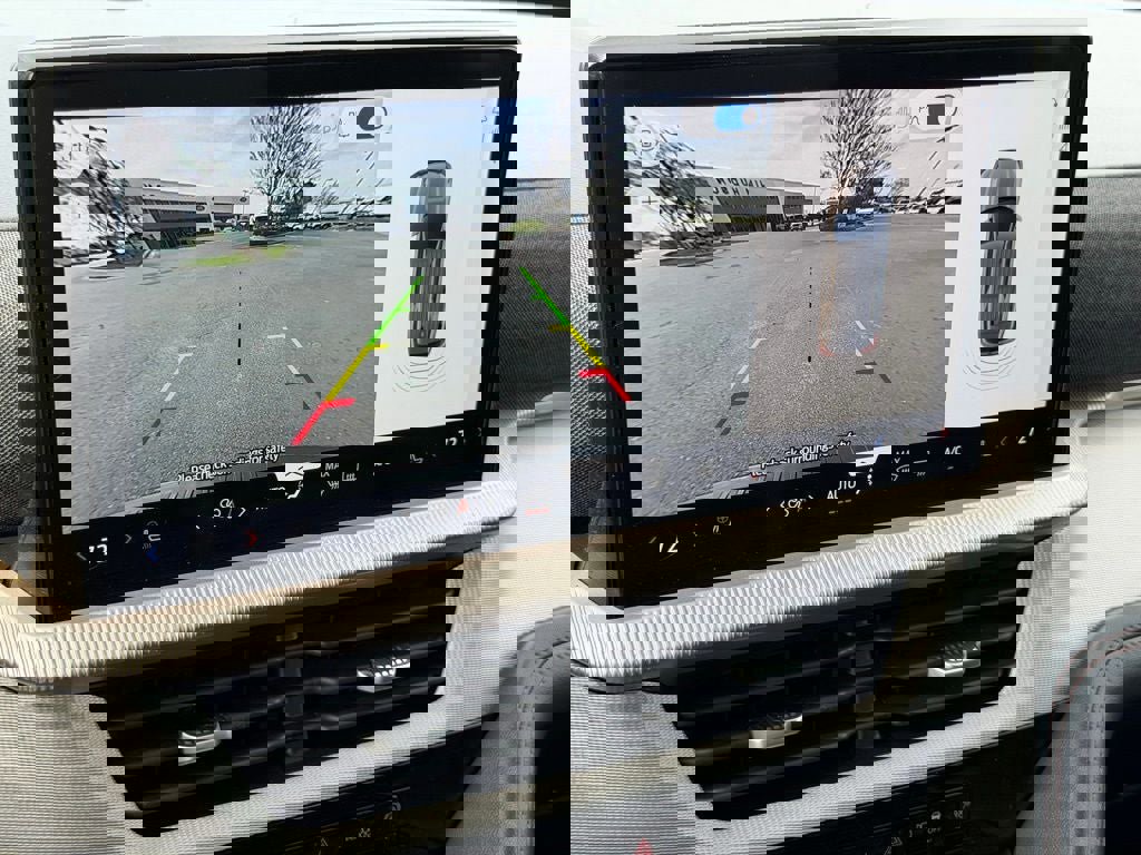 Certified 2025 Ford Explorer Active w/ Active Comfort Package image 18