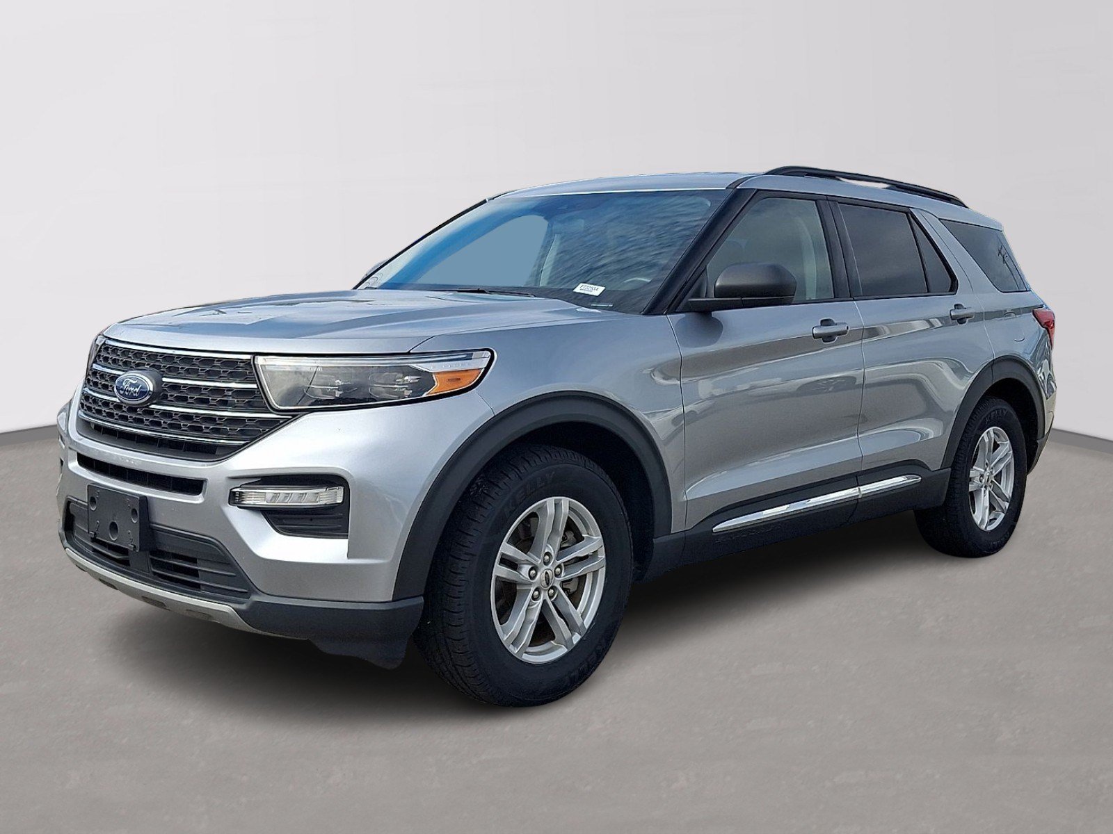 Certified 2022 Ford Explorer XLT w/ Equipment Group 202A RWD image 3