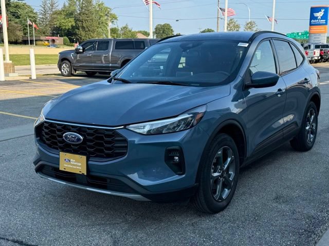Certified 2025 Ford Escape ST-Line Select AWD/4WD image 33