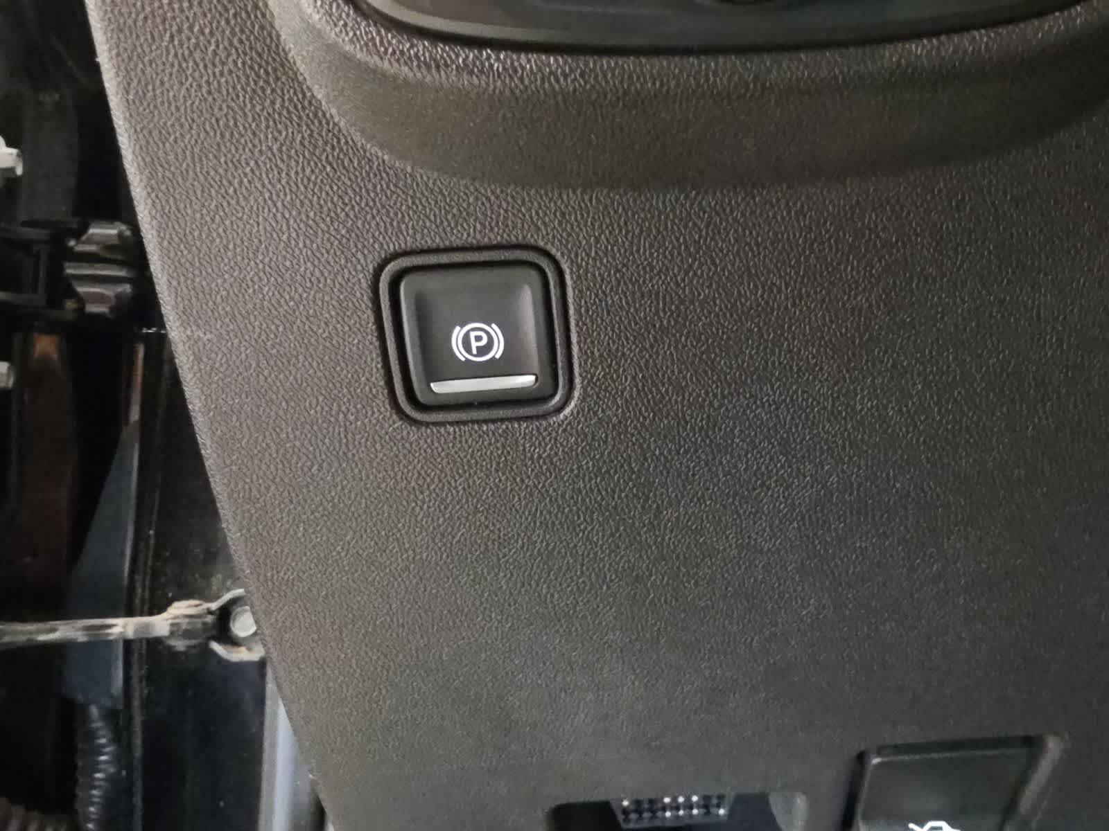Used 2020 GMC Terrain SLE w/ Driver Convenience Package FWD image 19