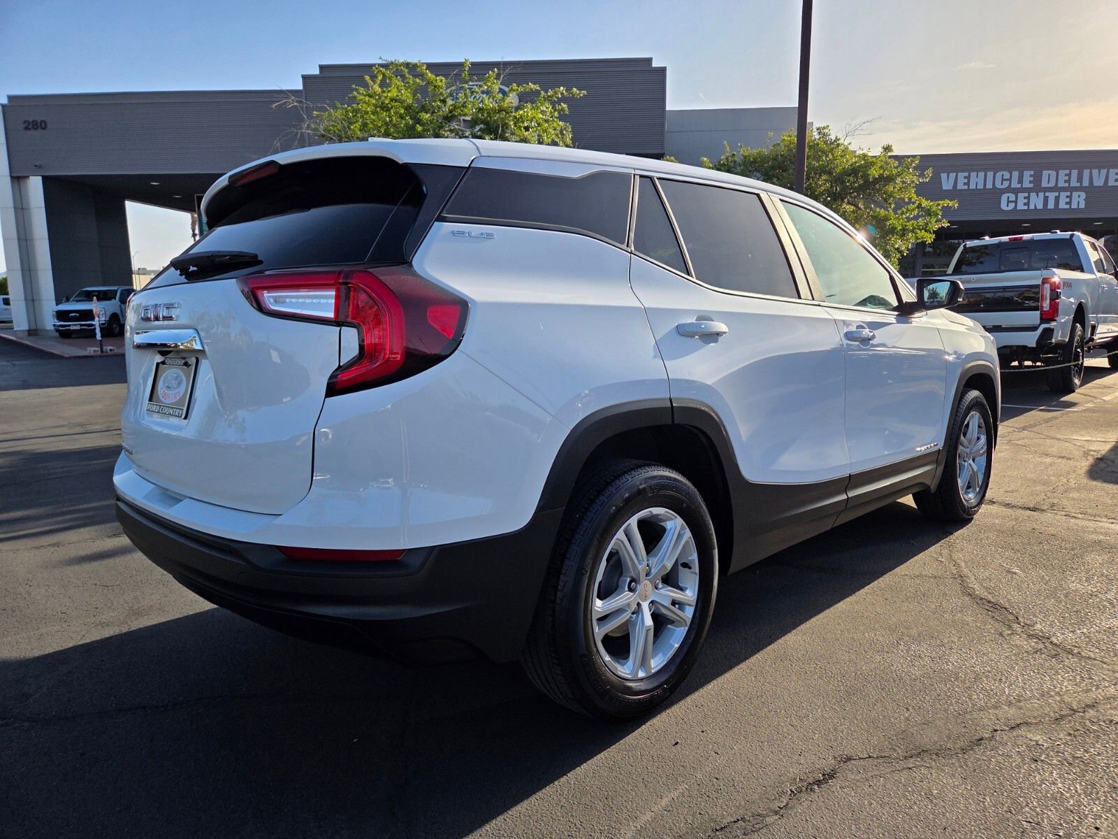 Used 2024 GMC Terrain SLE FWD image 6