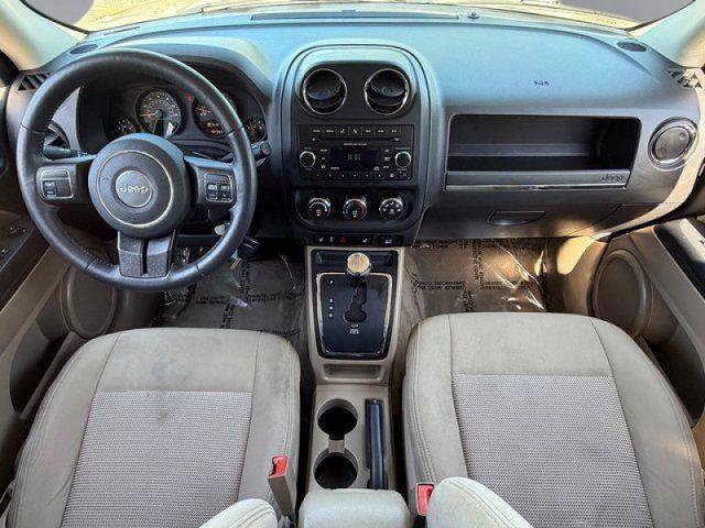 Used 2017 Jeep Patriot Latitude FWD image 3